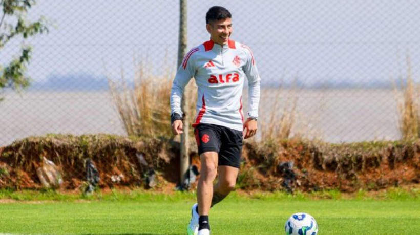 Técnico sofre com indefinição envolvendo posicionamento de Alan Rodríguez, que interfere em outras escolhas no Colorado