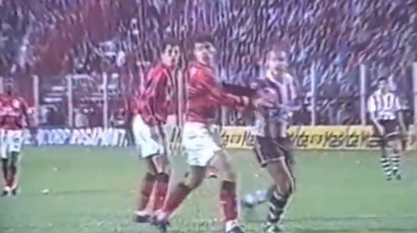 Rubro-Negro perdeu e foi eliminado pelos argentinos em 1994, mas tem bom retrospecto diante dos adversário ao longo da história