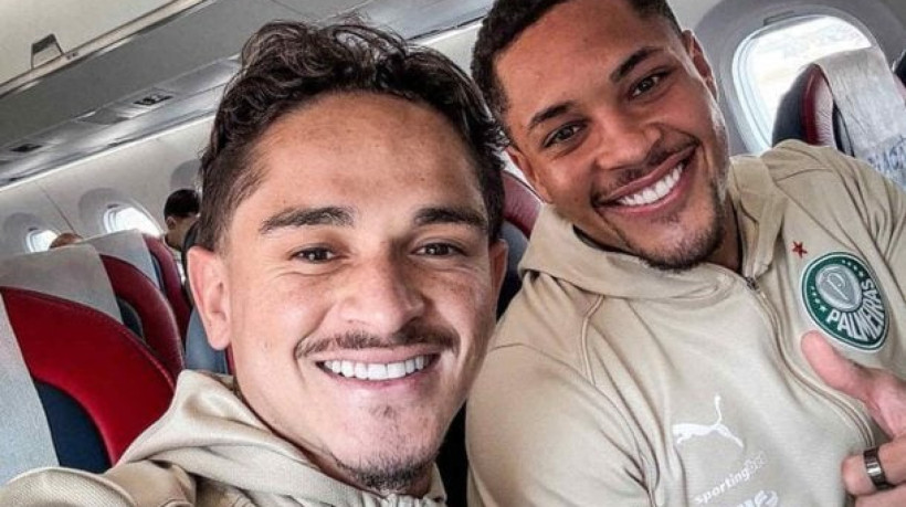  Discussão teria ocorrido no período em que jogador do Alviverde atuava na Espanha. A mãe buscou descobrir o seu paradeiro, o que lhe irritou