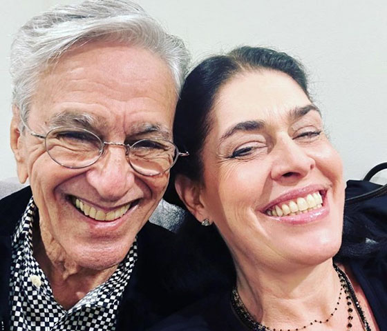 Caetano Veloso e Paula Lavigne – O ícone da MPB é casado e tem dois filhos — Zeca e Tom —, com a produtora e empresária, que é 27 anos mais jovem do que ele.
