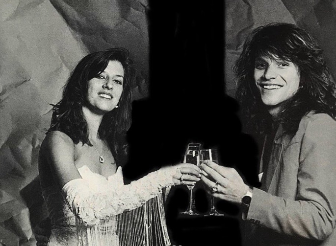 Jon Bon Jovi e Dorothea Hurley - O cantor e a mulher são casados desde 29 de abril de 1989. Eles se conheceram ainda no colégio e permanecem juntos até hoje.