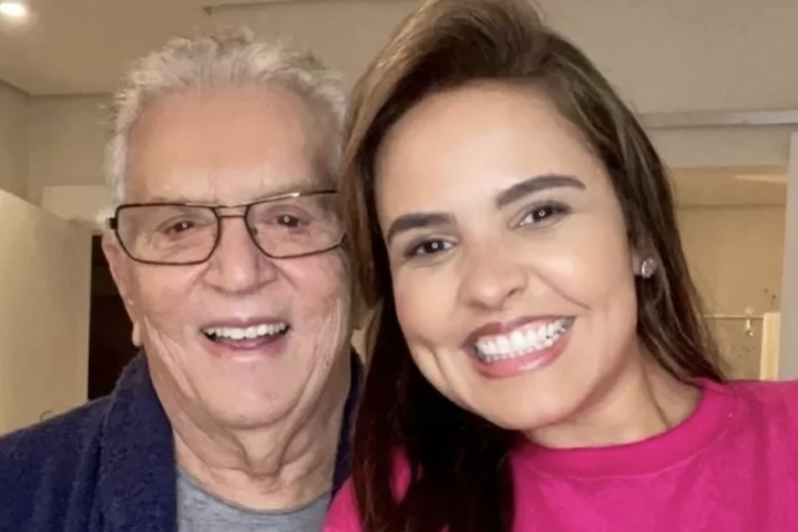 Carlos Alberto Nóbrega e Renata Domingues – São 43 anos diferença entre o apresentador e a médica, que estão juntos desde 2018. Quando ele começou a comandar o A Praça é Nossa, ela tinha apenas nove anos.