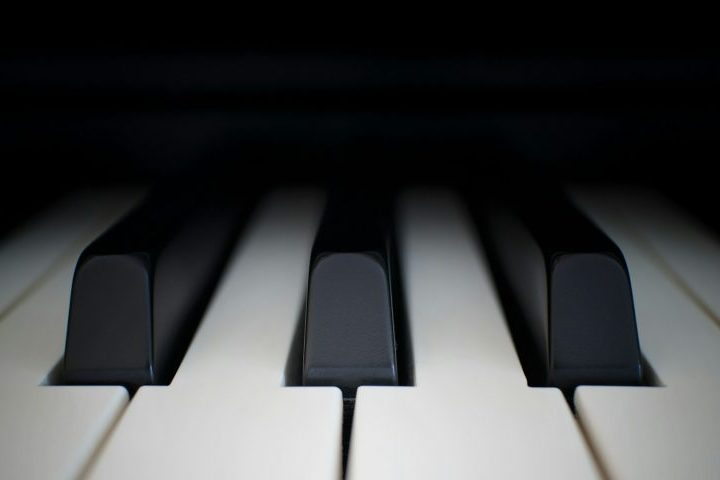 Alguns diziam ouvir a música que Maria Augusta costumava tocar no piano, enquanto outros podiam sentir cheiro de rosas brancas, perfume favorito da jovem.