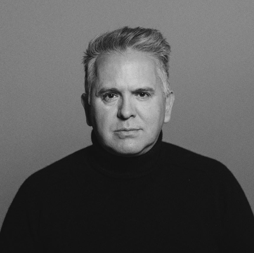 O cantor disse: Resolvi gravar este vídeo, mesmo com muita dificuldade em articular as palavras, para alertar quanto à apneia, condição que traz muitos danos à saúde, de forma geral. Após 62 anos sem dormir e respirar direito, decidi me cuidar. Cuide-se você também
