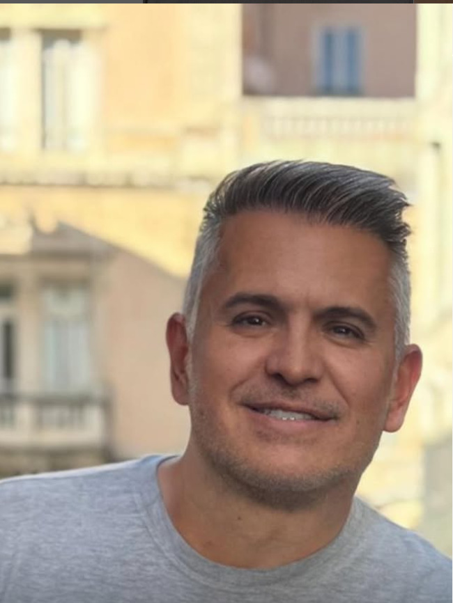 Segundo o Orlando, esta foi a segunda cirurgia bucomaxilofacial que realizou para reduzir os impactos da apneia. Ele descreveu o procedimento como uma “cirurgia difícil e de recuperação complexa”.
