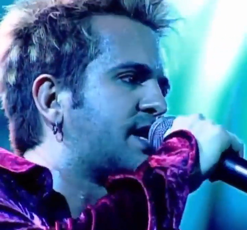 Além da carreira solo, Orlando participou do grupo Rivière Noire, projeto internacional que uniu influências brasileiras e africanas, com apresentações em palcos europeus.
