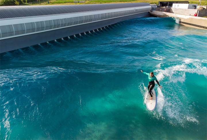 The Wave (Bristol, Inglaterra) – Localizada no Reino Unido, é a segunda praia de ondas artificiais do mundo. Foi projetada para ter ondas perfeitas destinadas a surfistas de todos os níveis de habilidade.