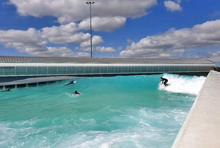 Urbnsurf (Melbourne, Austrália) – Em abril de 2016, a empresa Urbnsurf anunciou que iria construir uma piscina de ondas nos arredores do aeroporto de Melbourne, na Austrália. Segundo a companhia, o custo previsto era de US$ 28 milhões. 
