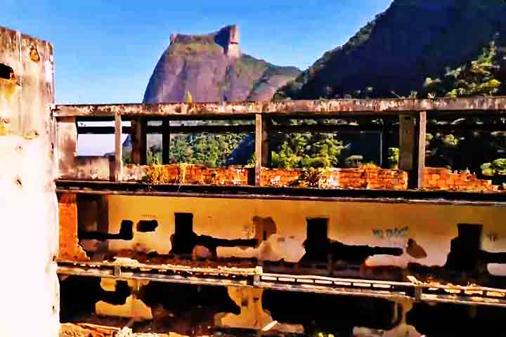 Ainda assim, mesmo com o otimismo dos idealizadores, o futuro do “Hotel Esqueleto” ainda é um mistério, travado por questões legais e burocráticas.