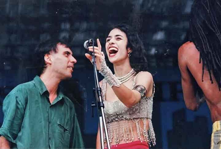 Em 2002, a cantora lançou seu sexto álbum, em parceria com Arnaldo Antunes e Carlinhos Brown. O trio adotou o nome de Tribalistas. A venda do CD alcançou a marca de 1,5 milhão de cópias no Brasil, alçado pelas canções Já Sei Namorar, Velha Infância e É Você.