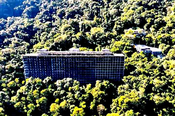 O projeto obteve licenças ambientais e aprovação do Instituto do Patrimônio Histórico e Artístico Nacional (IPHAN), o que ainda possibilita sua retomada.