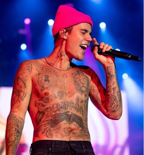 Em 2020, Bieber anunciou outro período de afastamento para priorizar sua saúde mental e vida pessoal. Em 2022, ele se apresentou no Rock in Rio cercado de rumores acerca de um possível cancelamento em cima da hora. 