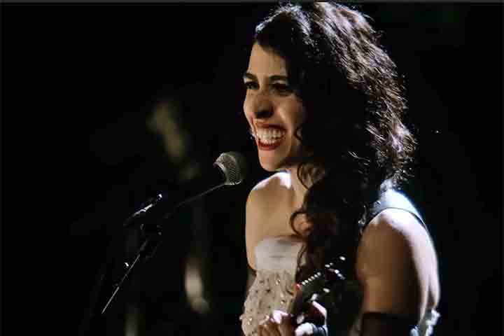 Desde pequena, Marisa demonstrou interesse pela música, fazendo aulas de piano e bateria. Na época, ela tinha como ídolos Maria Callas, Billie Holiday e Carmen Miranda.
