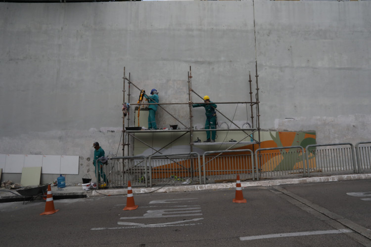 FORTALEZA-CE, BRASIL,17.09.2025: Instalação de painéis artísticos em túneis de Fortaleza. Túnel Juracy Magalhães.(Fotos: Fabio Lima)