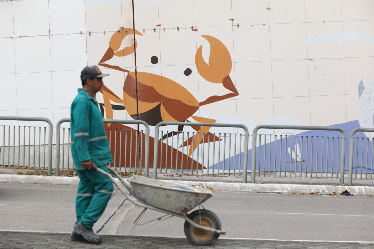 FORTALEZA-CE, BRASIL,17.09.2025: Instalação de painéis artísticos em túneis de Fortaleza. Túnel Juracy Magalhães.(Fotos: Fabio Lima)