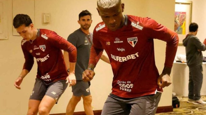Tricolor chegou à capital equatoriana com 25 jogadores disponíveis para a partida contra a LDU, pelas quartas de final da Libertadores