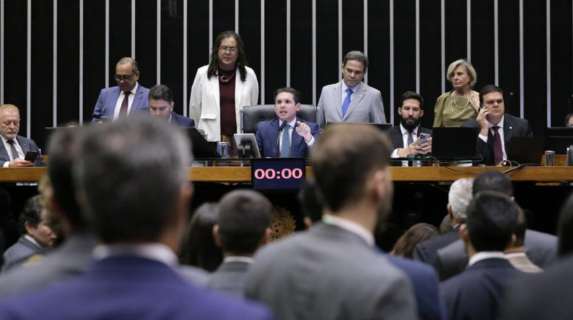 Votação na Câmara dos Deputados seguiu até tarde a noite desta terça-feira