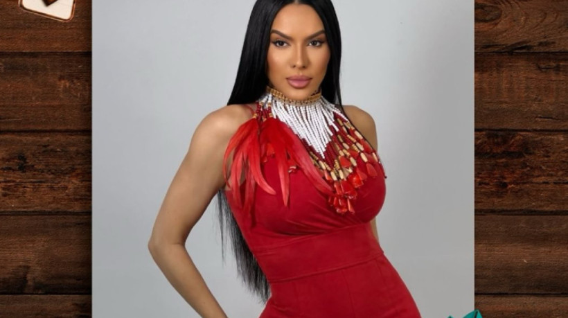 A peoa Tamires Assis tem formação em administração pública e trabalha como servidora pública em paralelo às demais atividades artísticas