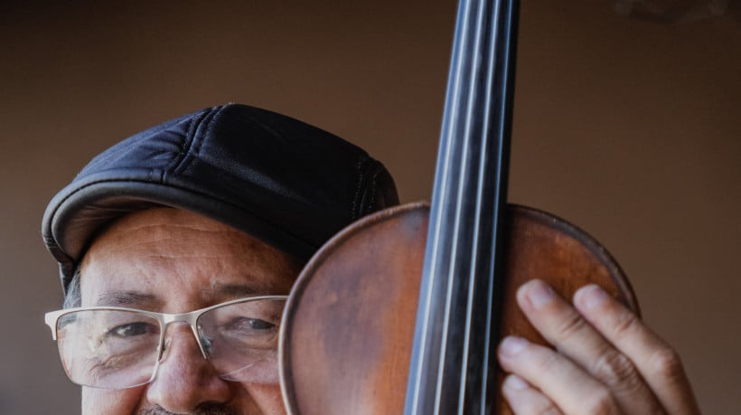 Dois dedos: Violinista cearense leva m&uacute;sica para pacientes internados em hospital de Fortaleza (Foto: FERNANDA BARROS)
