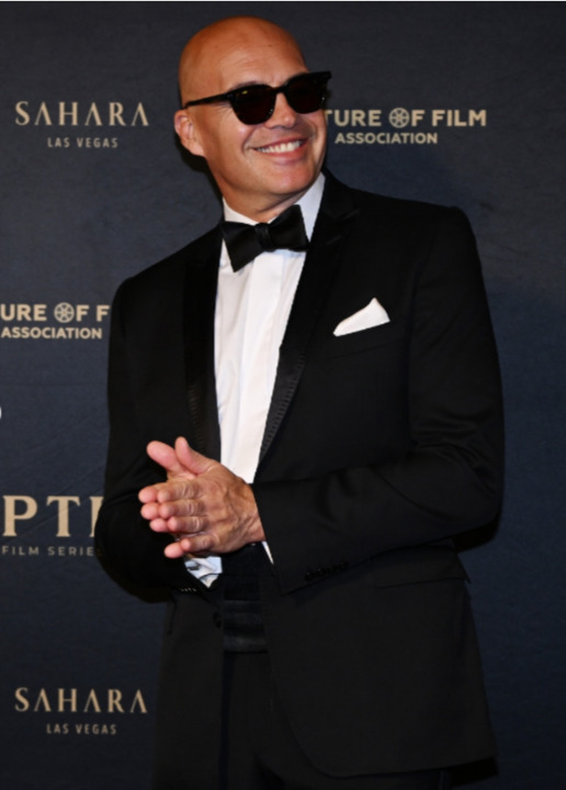 Durante a juventude, estudou por um ano na American School in Switzerland. Depois se formou na Francis W. Parker School, em Chicago, e frequentou o Harand Camp of the Theater Arts, em Wisconsin.
