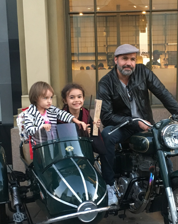 Desde 2010, mantém um relacionamento com a modelo Candice Neil, com quem tem duas filhas: Ava Catherine, nascida em 2011, e Gia, em 2014.
