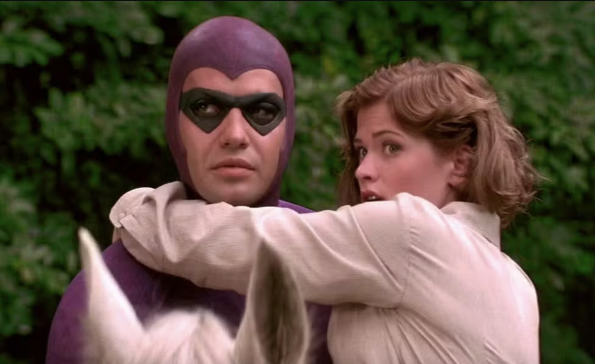 Ganhou destaque em “O Fantasma” em 1996, adaptação do herói clássico dos quadrinhos.
