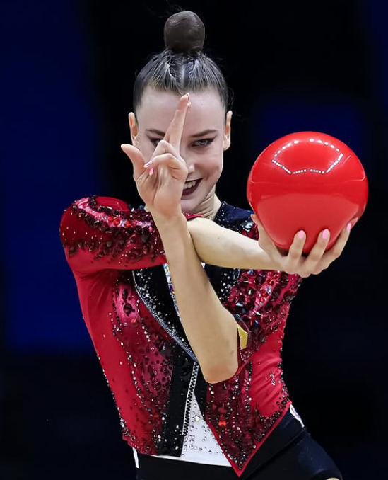 Apesar do erro, a ginasta reagiu com tranquilidade: “Não era o hino alemão, mas tudo bem, porque as pessoas podem cometer erros. Foi a segunda vez que aconteceu comigo”, disse ao GE.
