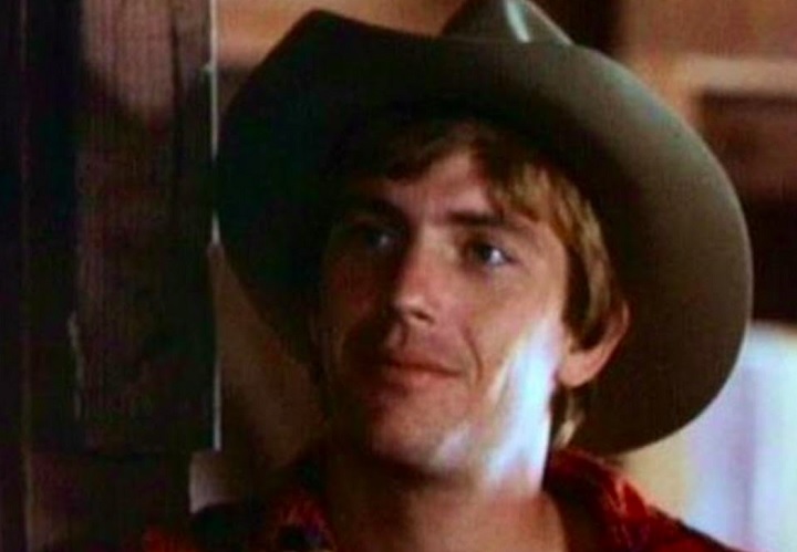 Seus primeiros trabalhos foram pequenos papéis em filmes e séries de televisão, na década de 1980. O primeiro longa em que atuou foi Alta Temperatura, de 1981.