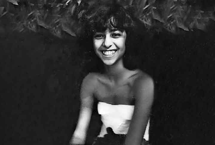 Roberto Menescal se encantou com Marisa e propôs que ela gravasse um disco, mas a jovem não se sentia preparada na época. Dois anos depois, gravou sua primeira música, intitulada de Sábado à Noite, em estúdio para o filme Tropclip. 