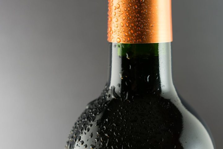 A pesquisa indicou que, em média, foram consumidos 74 litros de vinho por pessoa naquele ano, o que dá cerca de 98 garrafas para cada cidadão!