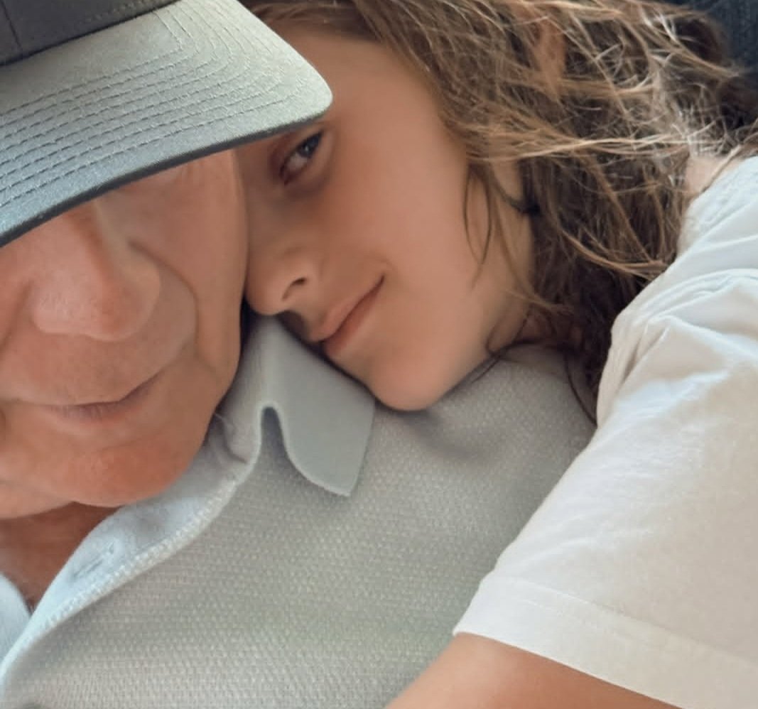 Emna enfatizou que as visitas da família a Bruce são frequentes e cheias de afeto, e que a crítica de pessoas sem vivência do caso não têm validade no contexto emocional e de cuidado. 

