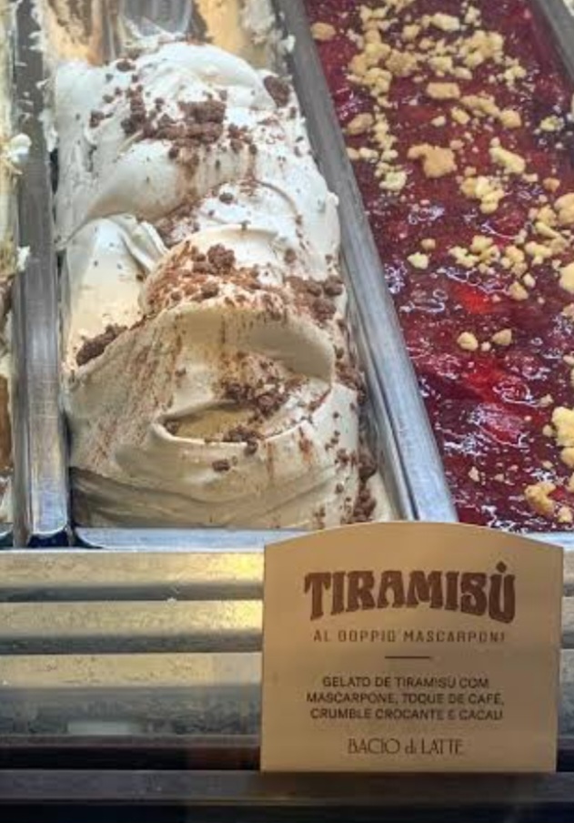 Tal região aponta para as cidades de Gorizia e Údine como berço do doce. Em 2017, o tiramisù foi inscrito pelo Ministério de Políticas Agrícolas, Alimentares e Florestais na lista de produtos agroalimentares tradicionais friulanos e giulianos.