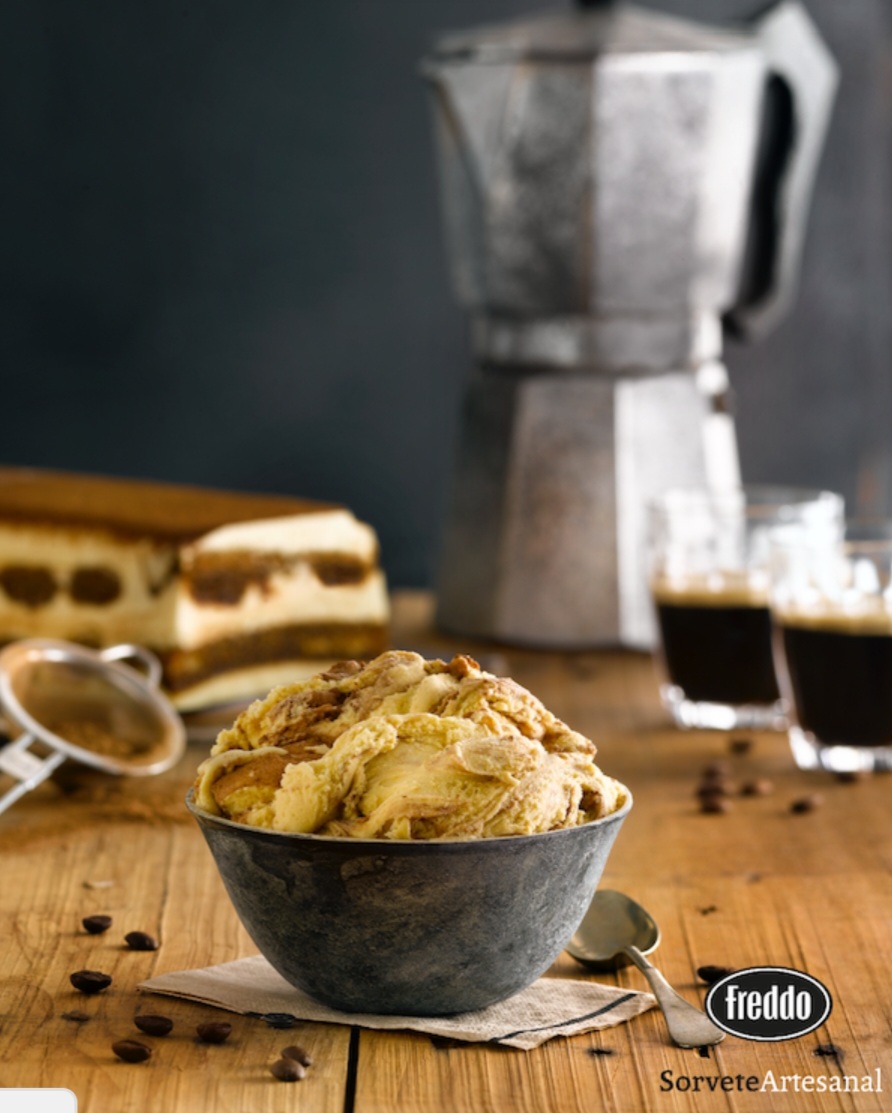 O tiramisù é mais um doce que pode se transformar em sorvete. Uma dica para adoçar e refrescar o paladar nos momentos mais quentes do verão. 