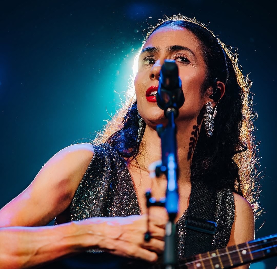 A cantora Marisa Monte foi anunciada para a Maratona Cultural 2026 em Florianópolis, Santa Catarina. O evento será de 20 a 23 de março e a artista é a primeira a ter o nome confirmado. 