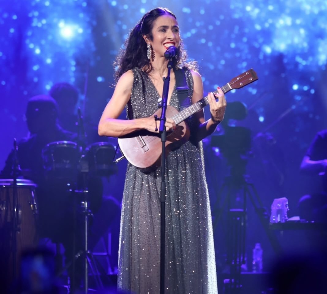 Marisa voltou ao cenário musical no primeiro semestre de 2006, quando lançou simultaneamente dois discos: Infinito Particular e Universo ao Meu Redor, o primeiro dedicado a canções inéditas pop.