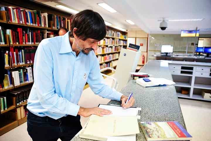 Em 2003, ele recebeu a Ordem do Mérito Cultural, em reconhecimento à sua contribuição para a cultura no Brasil. 
