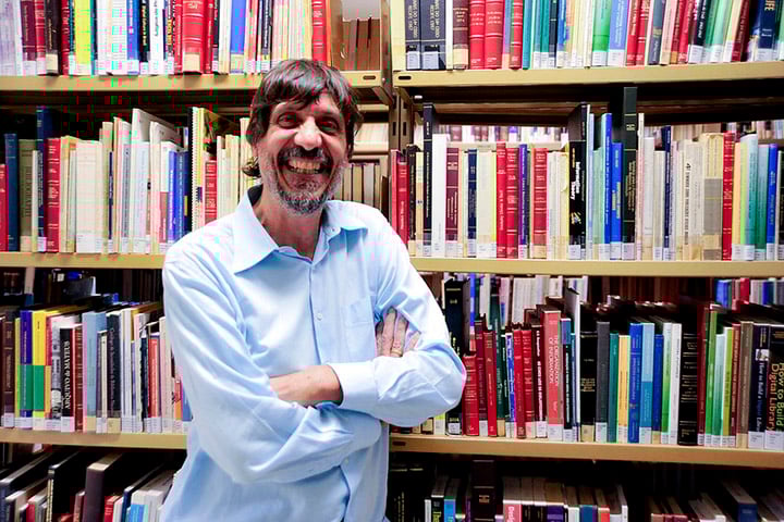 Eduardo Bueno se tornou conhecido por suas obras de divulgação histórica, voltadas a tornar acessíveis ao público geral fatos e períodos pouco conhecidos ou pouco estudados do Brasil. 
