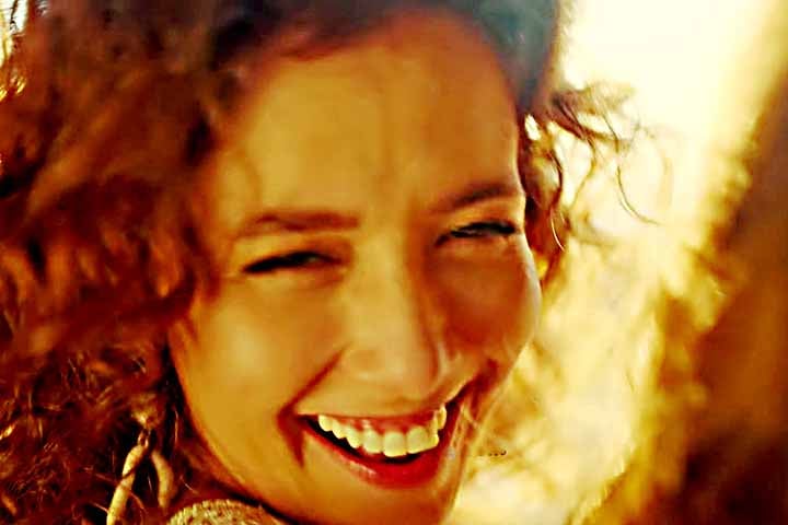 A produção revisita o caso da socialite Ângela Diniz, assassinada em 1976 pelo então companheiro Doca Street, em um crime que chocou o Brasil. 
