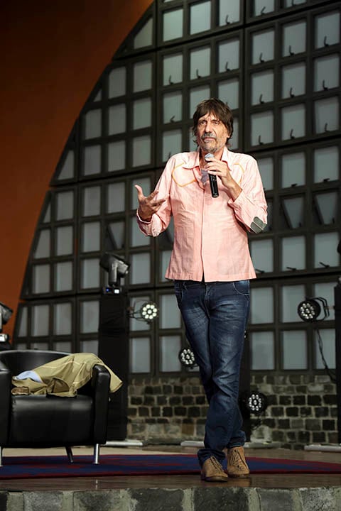 Aos 17 anos, ele deu início à sua vida profissional como repórter no jornal Zero Hora, onde ganhou o apelido “Peninha”, em referência ao personagem da Disney.
