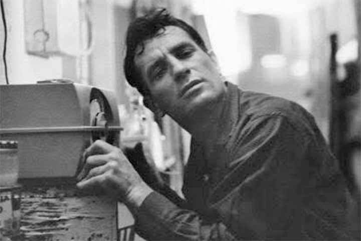 Eduardo Rômulo Bueno, mais conhecido como Peninha, nasceu em 30 de maio de 1958 em Porto Alegre, capital do Rio Grande do Sul.
