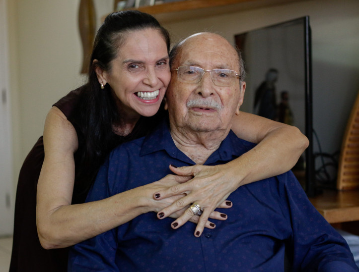 Amadeu Arrais e a esposa, Francileide, em entrevista ao O POVO, em 16 de setembro de 2025