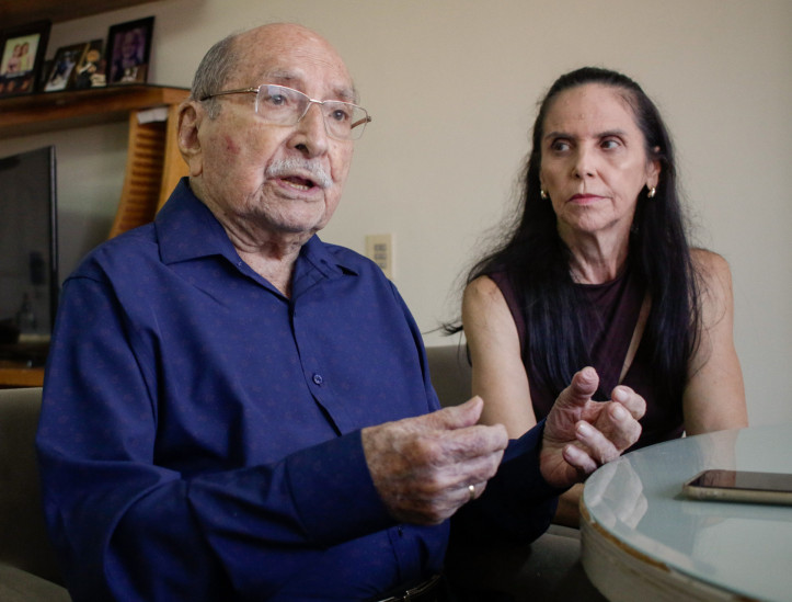 Amadeu Arrais e a esposa, Francileide, em entrevista ao O POVO, em 16 de setembro de 2025