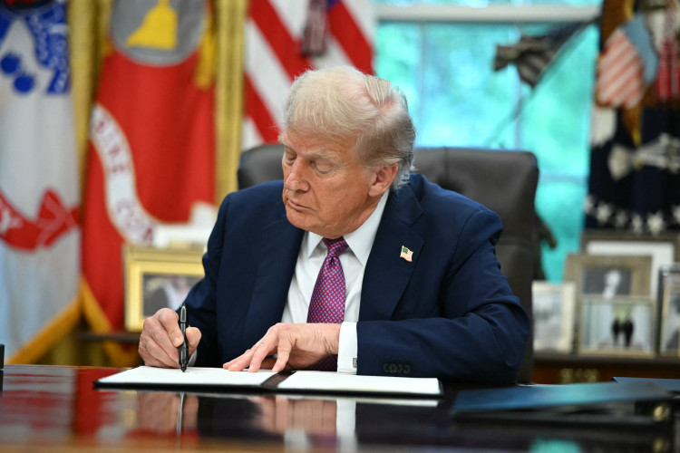 O apresentador Jimmy Kimmel ironizou a reação pública do presidente dos EUA, Donald Trump, ao ser questionado sobre o caso. 