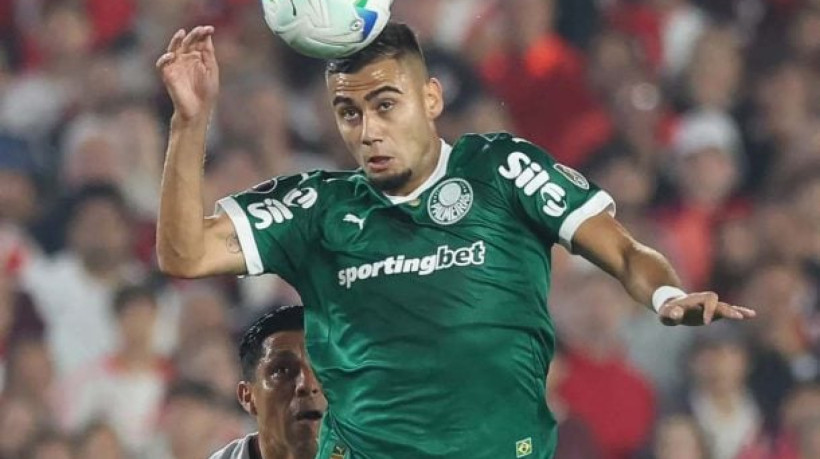 Com assistência do meia, Verdão faz 2 a 1 no River Plate na Argentina, mas jogador pede 