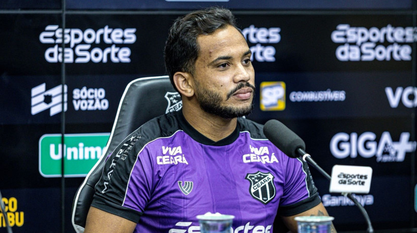 Lourenço, meia do Ceará, durante entrevista coletiva