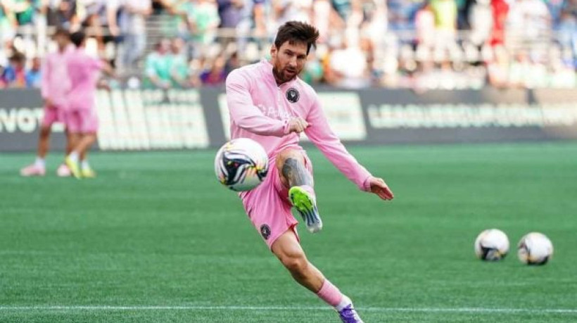 Argentino de 38 anos negocia permanência por até duas temporadas e mantém aberta a chance de jogar a Copa do Mundo de 2026