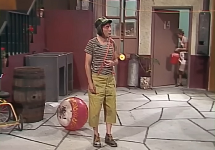 Atenção aos detalhes – Já reparou em mudanças nas cores das paredes ou objetos diferentes na decoração do cenário? Isso acontecia por conta do cenário, que era frequentemente desmontado e remontado.