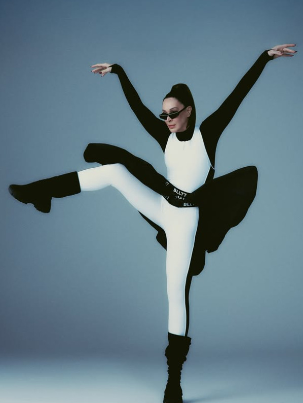 Cláudia Raia, cujo nome de batismo é Maria Cláudia Motta Raia, nasceu em 23 de dezembro de 1966 na cidade de Campinas, interior de São Paulo. Filha de Odete Motta Raia e Mário Raia, sua trajetória no mundo artístico começou cedo. 
