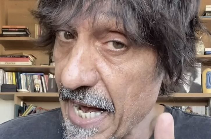 Mataram o Charlie Kirk. Ai, coitado, tomou um tiro, não sei se na cara, o Charlie Kirk. Tem duas filhas pequenas, que bom pras filhas dele, né, disse o escritor em um vídeo publicado nas redes sociais.