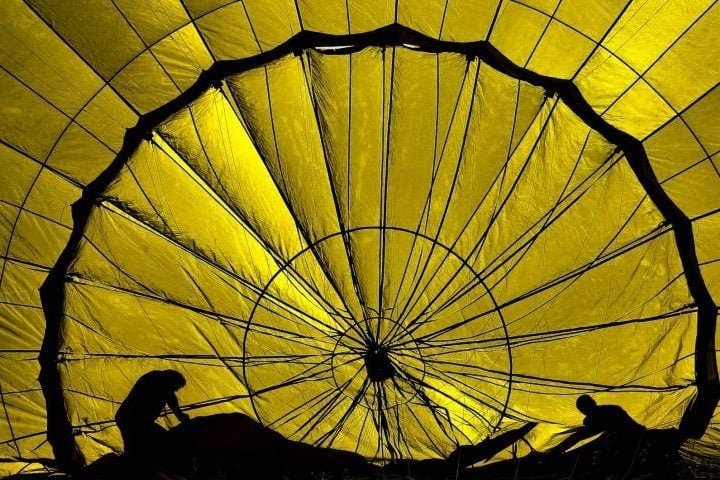 Na década de 1950, surgiram os paraquedas de nylon e o formato quadrado, mais seguro e controlável.